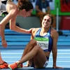 Khoảnh khắc xúc động nhất Olympic của 2 nữ VĐV chạy 5000m