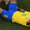 Màn lăn lộn đau đớn của Neymar trở thành trò cười trên Twitter