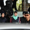 [Photo] Đoàn Thị Hương tươi cười rời tòa sau khi được giảm án
