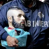 [Video] Cảnh sát Napoli đụng độ với em trai của trùm mafia quá cố