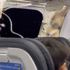 Cận cảnh máy bay của Alaska Airlines bung thân cửa trên không trung