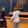 Các nhà hoạt động tạt súp vào bức tranh Mona Lisa ở Louvre