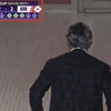 Roberto Mancini bỏ vào đường hầm trước khi Hàn Quốc sút quả quyết định.