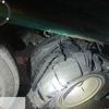 Một chiếc xe bị vỡ lốp trên cao tốc Cam Lộ-La Sơn (Nguồn: VOV Giao thông)