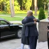 Tổng thống Nga Putin và Thủ tướng Ấn Độ Modi trao nhau cái ôm nồng thắm