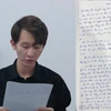 Người đại diện của Thơ Nguyễn đọc thư xin lỗi sau vụ việc "xin vía búp bê để học giỏi." (Ảnh chụp màn hình)