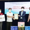 Đại diện Tập đoàn TH đã trao tặng người dân và lực lượng chống dịch Thành phố Hồ Chí Minh 500.000 sản phẩm sữa và đồ uống tốt cho sức khỏe. (Ảnh: PV/Vietnam+)