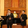 Nghệ sỹ nhân dân Đỗ Quốc Hưng (trái) vừa ra mắt công trình nghiên cứu trong 10 năm của ông về opera. (Ảnh: PV/Vietnam+)