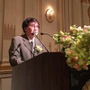 Nhà văn Trần Mai Hạnh phát biểu tại Lễ trao Giải thưởng Văn học ASEAN 2015 tại Bangkok, Thái Lan (tháng 12/2015). (Ảnh: NVCC)