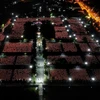 Ban tổ chức chương trình Khúc quân hành đã tới Nghĩa trang Việt-Lào thắp 11.000 ngọn nến tri ân các anh hùng liệt sỹ. (Ảnh: BTC)
