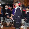Trong lễ cấp sắc của đồng bào Dao, người được cấp sắc và cộng đồng bản làng cùng tham gia điệu múa chuông. (Ảnh: Hữu Quyết/TTXVN)