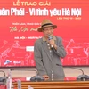 Đạo diễn Trần Văn Thủy phát biểu tại lễ trao giải. (Ảnh: PV/Vietnam+)
