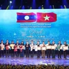 Tổng Biên tập Báo Điện tử VietnamPlus Trần Tiến Duẩn (thứ sáu từ trái sang) nhận Bằng khen của Ban Tuyên giáo Trung ương. (Ảnh: Phạm Kiên/Vietnam+)