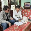 Nhà báo Trần Mai Hạnh, nguyên phóng viên Thông tấn xã Việt Nam (trái) trong chuyến thăm đồng nghiệp cũ tại Phan Thiết. (Ảnh: Nhà báo Trần Mai Hưởng cung cấp)