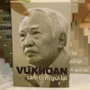 Cuốn sách do Nhà xuất bản Hội Nhà văn và Công ty Liên Việt ấn hành, có giá 260.000 đồng. (Ảnh: PV/Vietnam+)