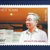 Phát hành bộ tem kỷ niệm 100 năm ngày sinh của nhà thơ Tố Hữu. (Ảnh: Đỗ Trưởng/TTXVN)
