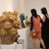 Tác phẩm 'Cây lành' của Nguyễn Khắc Quân tại Triển lãm gốm nghệ thuật Việt Nam 2021. (Ảnh: Minh Anh/Vietnam+)
