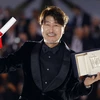 ''Quốc bảo'' Song Kang Ho giành giải tại Cannes 2022 nhờ phần thể hiện trong ''Người môi giới.'' (Ảnh: Reuters)