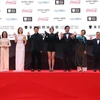 Đoàn làm phim ''Tro tàn rực rỡ'' trên thảm đỏ Liên hoan phim Tokyo. (Ảnh: CGV cung cấp)