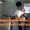 Người dân tìm cách cân bằng thời gian, chi phí khi đi tàu trên cao. (Ảnh: Hoàng Đạt/Vietnam+)