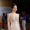 Lan Phương xinh đẹp với đầm trắng óng ánh trên thảm đỏ của Liên hoan phim quốc tế Hà Nội lần 6. (Ảnh: Minh Anh/Vietnam+)