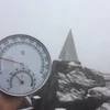 Tuyết phủ trắng đỉnh Fansipan, nhiệt độ giảm còn 0 đến âm 1 độ. (Ảnh: CTV/Vietnam+)