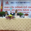 Các cổ đông Tổng công ty Thép Việt Nam biếu quyết thông qua chương trình của đại hội cổ đông 2014 (Ảnh: Đức Duy/Vietnam+)