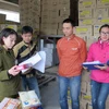 Đội Quản lý thị trường số 5 đang kiểm tra hàng hóa trong kho của Công ty Trách nhiệm hữu hạn Thương mại, dịch vụ và xuất nhập khẩu Phương Hiền (Ảnh: Đức Duy/Vietnam+)