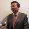 Ông Phùng Quốc Hiển, Chủ nhiệm Ủy ban Tài chính-Ngân sách của Quốc hội đang trao đổi với báo chí (Ảnh: Đức Duy/Vietnam+)