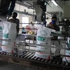 Đóng gói sản phẩm đạm urê tại Công ty đạm Ninh Bình. (Ảnh: Vũ Sinh/TTXVN)
