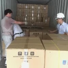 Sợi polyeter - PVTEX được chuyển lên xe container tại Nhà máy Xơ sợi Đình Vũ. (Nguồn: pvn.vn)