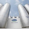 Hệ thống bồn chứa sữa tươi nguyên liệu khổng lồ tại siêu nhà máy sữa Việt Nam của Vinamilk tại Bình Dương. (Ảnh: CTV/Vietnam+)