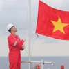 Lễ chào cờ trên mỏ dầu khí Hải Thạch - Mộc Tinh. (Ảnh: pvn.vn)