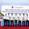 Công ty Dịch vụ khí khen thưởng Người lao động xuất sắc. (Ảnh: PV/Vietnam+)