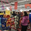 Nhiều siêu thị mở cửa bán hàng xuyên Tết Nguyên đán. (Ảnh: Đức Duy/Vietnam+)