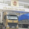 Xuất nhập khẩu hàng hóa tại cửa khẩu Tân Thanh, Lạng Sơn. (Ảnh: Vietnam+)