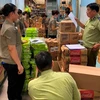 Lực lượng liên ngành kiểm tra một số cơ sở kinh doanh các sản phẩm đã được bảo hộ tại Việt Nam. (Ảnh: PV/Vietnam+)