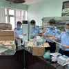 Lực lượng chức năng kiểm tra cơ sở kinh doanh tại số 43 Đường 3, Phủ Lỗ, huyện Sóc Sơn, Hà Nội. (Ảnh: PV/Vietnam+)