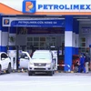 Một điểm bán xăng dầu của Petrolimex trên địa bàn Hà Nội. (Ảnh: TTXVN)
