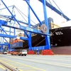 Hàng hóa chuẩn bị thông quan tại cảng Hải phòng. (Ảnh: TTXVN)