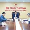 Bộ trưởng Nguyễn Hồng Diên họp khẩn các vấn đề “nóng” của ngành công thương. (Ảnh: PV/Vietnam+)