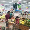 Các siêu thị đẩy mạnh khuyến mại, kích cầu tiêu dùng. (Ảnh: Việt Anh/ Vietnam+)