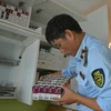 Đội Quản lý thị trường số 1 phát hiện lượng lớn thuốc tây tại một chung cư trên địa bàn quận Thanh Xuân, Hà Nội. (Ảnh: PV/Vietnam+)