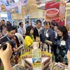 Lãnh đạo Bộ Công Thương tham dự Vietnam Expo 2023. (Ảnh: Xuân Quảng/Vietnam+)