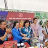Hội chợ được tổ chức nhằm giới thiệu các mô hình sản xuất, kinh doanh, chuỗi thực phẩm an toàn, các sản phẩm truyền thống của địa phương. (Ảnh: PV/Vietnam+)