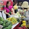 Tuần lễ nông sản Sơn La tạo sức hút với khách hàng Thủ đô. (Ảnh: Đức Duy/Vietnam+)