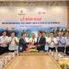 Đại diện EVN và Petrovietnam ký kết Biên bản bàn giao Dự án Nhà máy điện Ô Môn III và IV. (Ảnh: PV/Vietnam+)