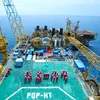 Các kỹ sư, người lao động trên cụm giàn Hải Thạch – Mộc Tinh xếp hình chào mừng ngày thành lập Petrovietnam (3/9).