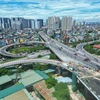 Cầu Vĩnh Tuy tác động tích cực trong việc phát triển đô thị, dịch vụ và giao thương đi lại đôi bờ sông Hồng. (Ảnh: PV/Vietnam+)
