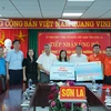 Ông Đỗ Chí Thanh, Phó Tổng Giám đốc Petrovietnam chia sẻ khó khăn với tỉnh Sơn La trong khắc phục hậu quả do mưa lũ gây ra. (Ảnh: PV/Vietnam+)